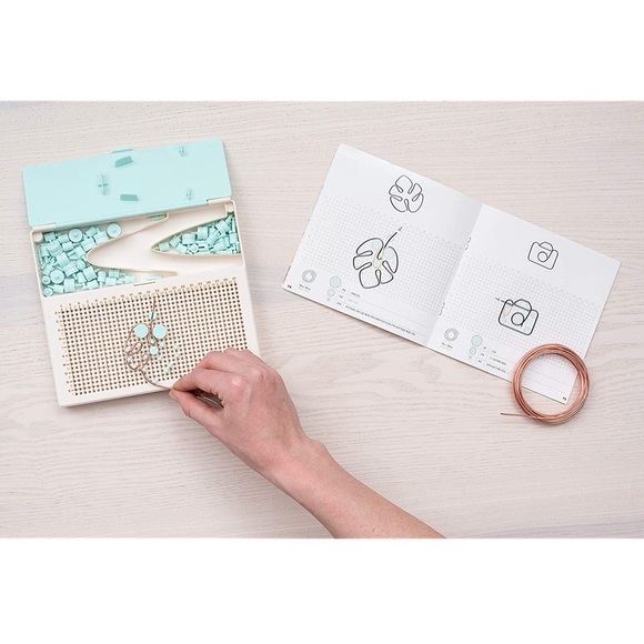 We R Memory Keepers Happy Jig Wire & Peg Kit NEW - Picture 5 of 5